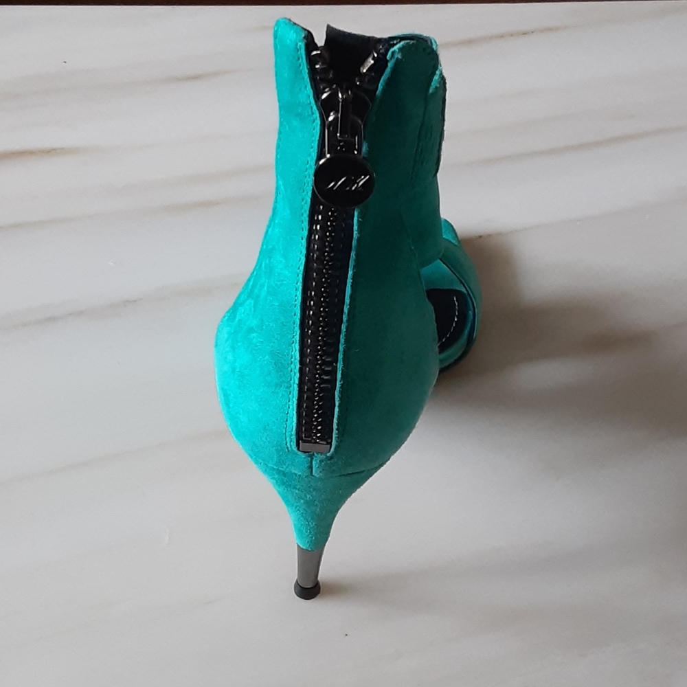 Shoes - Picture 3 of 3